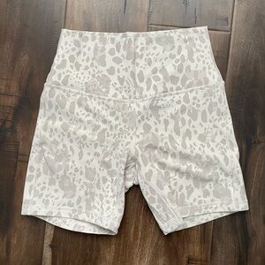 LULULEMON ALIGN 6 INCH SHORTS💗💗